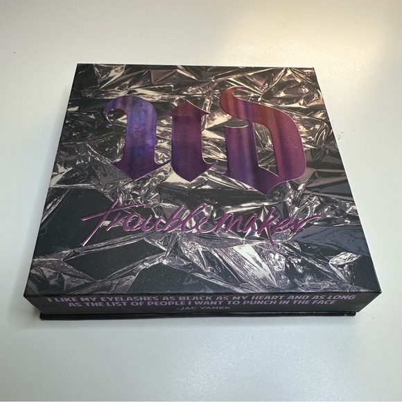 Urban Decay Troublemaker Eyeshadow Palette - Picture 14 of 14